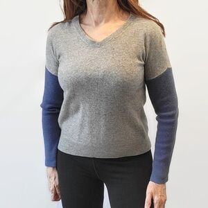 Theory Cashmere Gray And Blue V-Neck Sweater